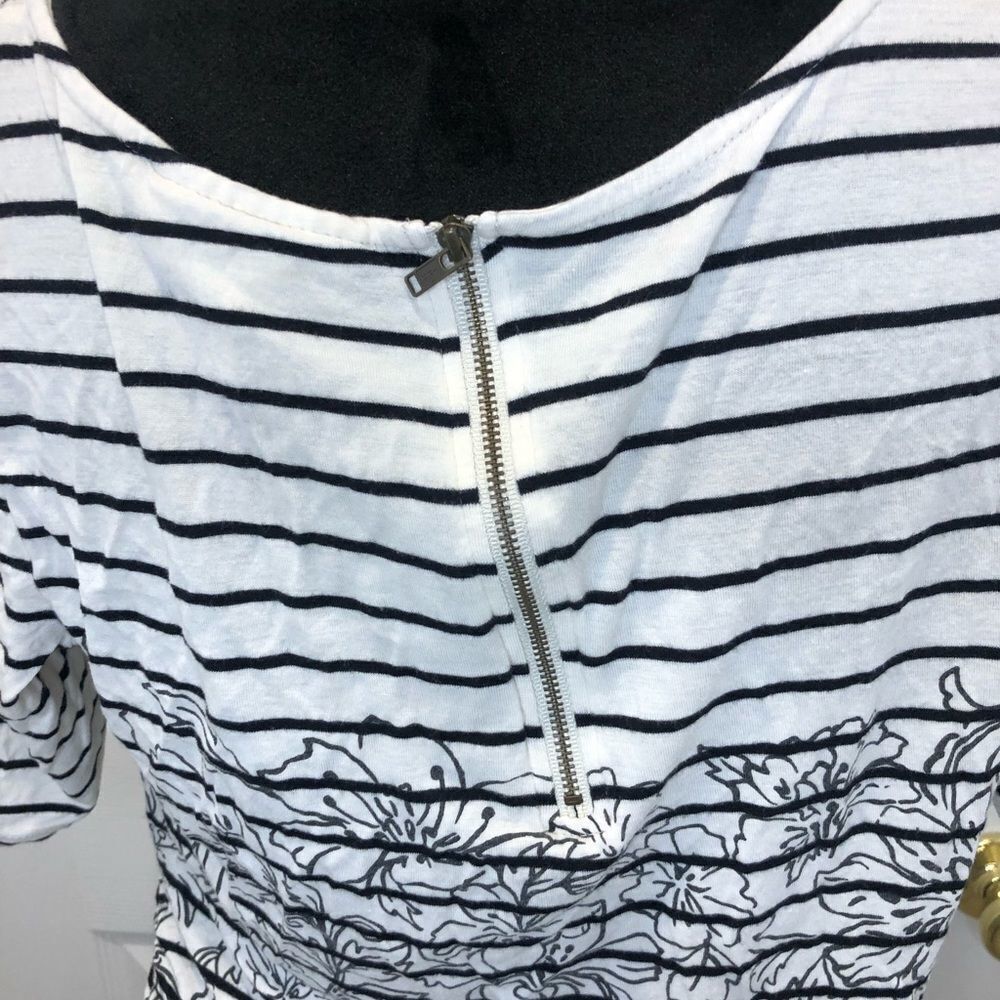 Jessica Simpson Maternity black and white striped floral top, size large - Picture 8 of 9